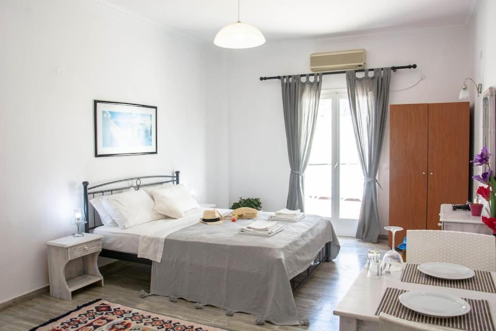White Wave Studio 1 , 3Min Walk From Kamari Beach Екстериор снимка