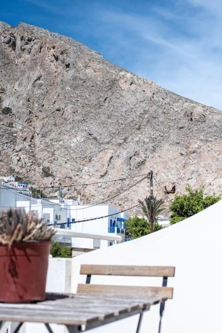 White Wave Studio 1 , 3Min Walk From Kamari Beach Екстериор снимка